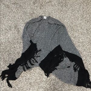 Cami Black White Shawl